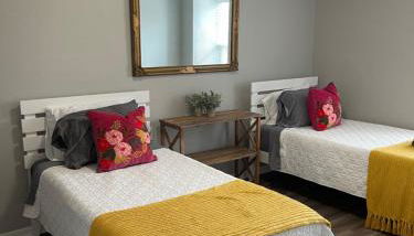 The Deannie Apt #6 - Simple and Homey 2bd w/ WiFi - Photo 2