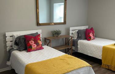 The Deannie Apt #6 - Simple and Homey 2bd w/ WiFi - Foto 2