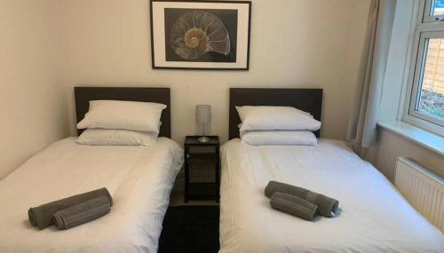 Central 2 bed flat with off street-parking - Foto 5