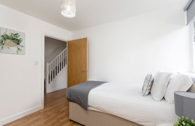 Skyvillion - Huge 4bed Apartment Wbalcony - Parking - Photo 6