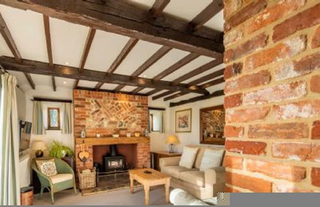 Host Stay Woodfalls Barn - Foto 26