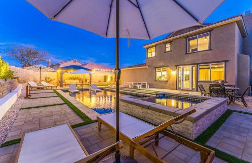 GAMEROOM, King Beds, Movie Projector, Heated Saltwater Pool, Golf and Games! - Foto 50