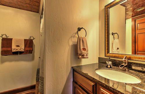 Waupaca Lakefront Home with Pool Table and Dock! - Foto 13