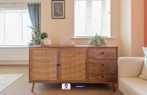 Last-Minute Escapes ! Summer Days l RTM Stay l 4 -Bed House By Finesse Stays Short Lets & Serviced Accommodation Wakefield With Parking, Contractors - Foto 6