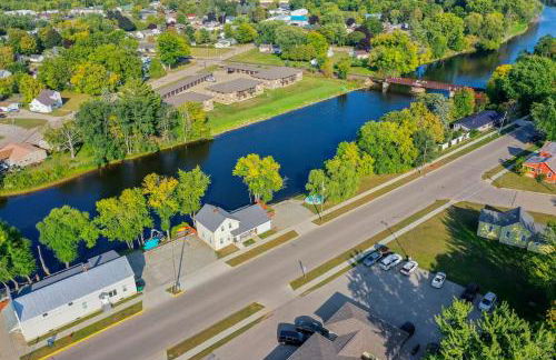 Lazy River Villa - Hottub! Fenced Yard! Fire Pit! - Foto 100