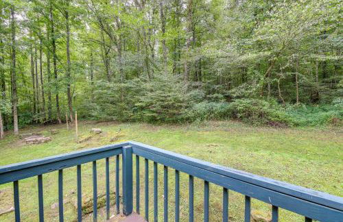 Riverfront Briceville Cabin with Patio and Fire Pit! - Foto 18