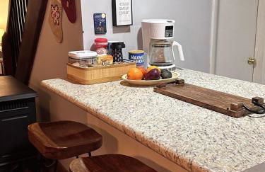 The Perch - Riverfront, Starlinks WiFi & Hot Tub - Photo 7