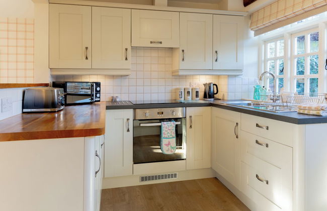 Jasmine Cottage-2BD in Heart of Bourton - Photo 25