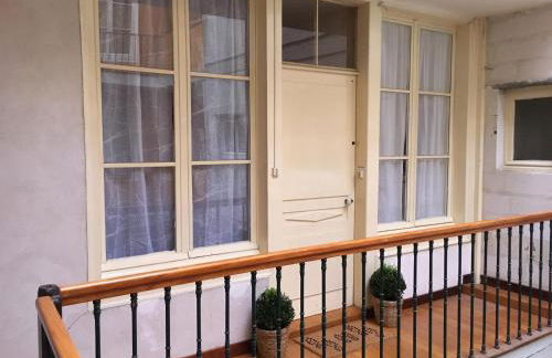 Grands Gîtes de charme avec jardin, lieu calme et paisible en plein coeur d'Arbois, linge inclu, lits faits à l'arrivée et ménage en fin de séjour - Foto 2