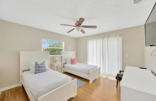 Home ON Key with pool, hot tub, putting green, arcade games, bike & mins to beach! - Foto 29