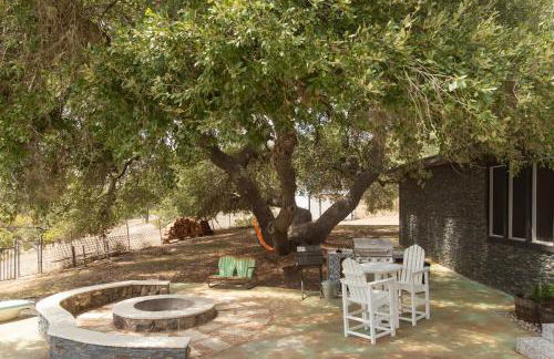 Four Bedroom Ranch Retreat with a Stunning Pool - Foto 25