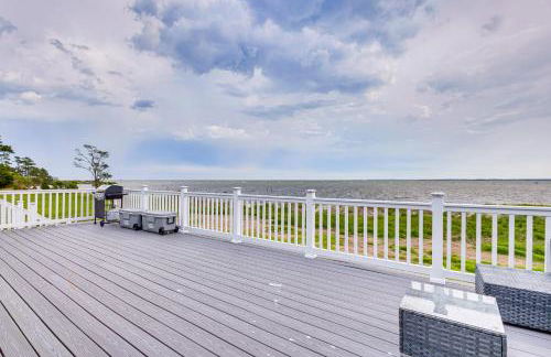 Private Beach and Deck Bayfront Home in Hayes! - Foto 2