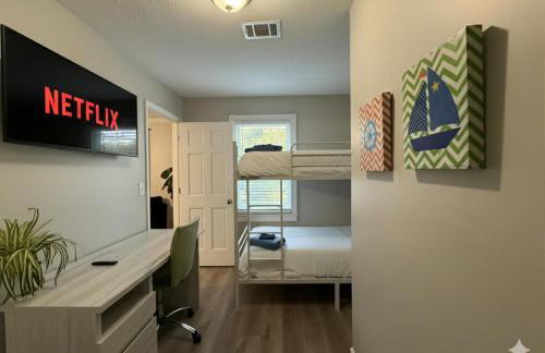 King Bed! Soaking tub! Fenced Yard w Screen Patio - Foto 33