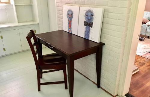 KING BED Family Friendly Cottage - Walk to Zoo & Waterpark - Near Downtown & Midtown - Foto 16