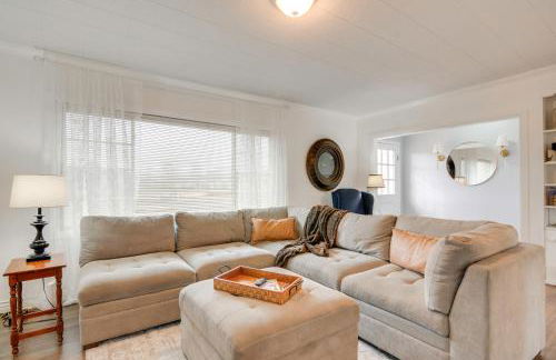 Cozy Mtn-View Retreat with Yard Near Hiking and Golf! - Foto 6