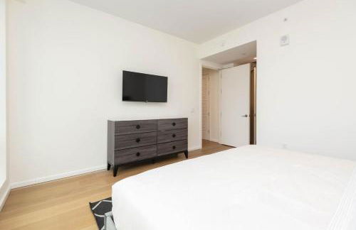 Snug 3BR HighRise with Pool, Spa & Rooftop Views - Foto 5