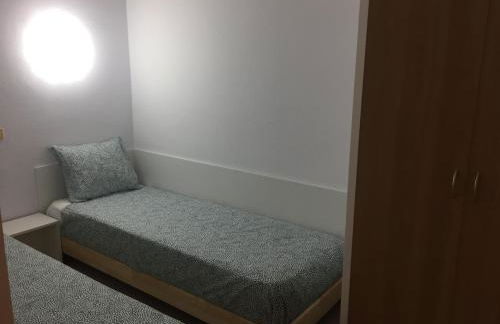 Apartamento céntrico con 2 habitaciones y Wi-Fi - Photo 9