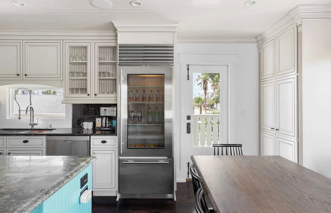 Luxe Villa Near Beach, Pool + Hottub, Chef's Kitchen Woodward Way by Avantstay - Foto 11