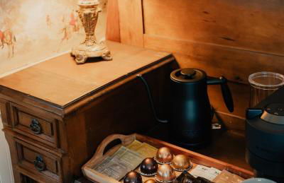 Book Village Inn - Twain Room Queen Bed - Foto 16