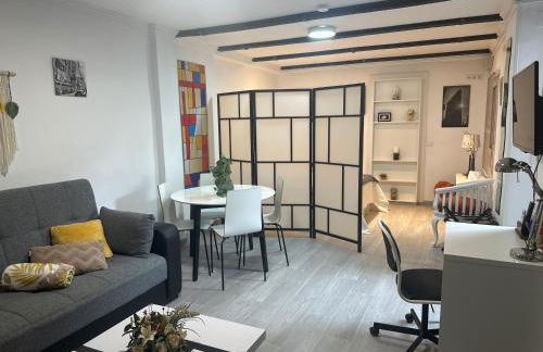 Espectacular Loft con piscina Comunitaria junto al mar Málaga - Photo 9