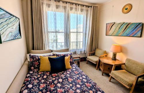 Perfect Location - 4BD,1BA - Restored Redwood Home - Foto 9