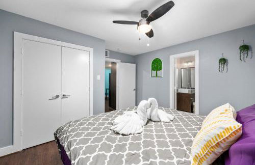 Chic 1BR Stay with King Bed and Free Park - Foto 7