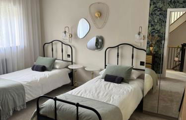 Modern Luxury Home with Spacious Garden close to Warner Bros Studio - Foto 15