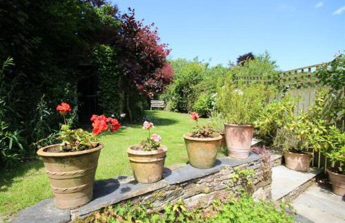 Hollyhocks Cottage surrounded by beautiful Cornish countryside. - Foto 6