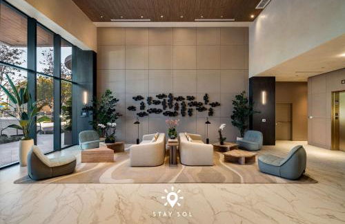 Chic 2BR Apartment Gym & Balcony Views - Foto 66