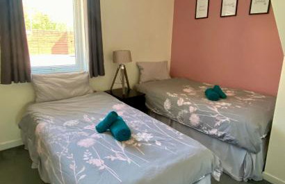 Cosy 2 bedroom home with free parking near city - Foto 10