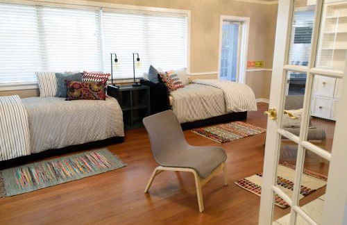 Oakwood Manor - Steps to Oaklawn, minutes to Downtown, Lakes, More - Foto 19