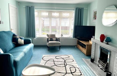 Sunny 3 bedroom house near a stunning beach - Foto 1