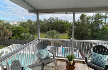 Gorgeous condo with pool view in walking distance to Siesta Key Beaches - Foto 1