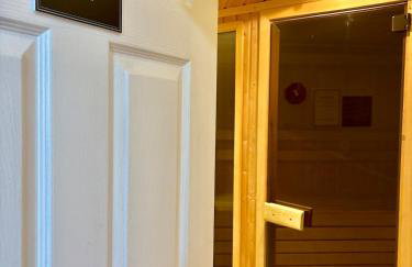 Spacious Loft with Fireplace - near CSU, Playhouse, Progressive field, R&R Hall of Fame with Gym & Sauna and Sleeps 12 - Foto 13