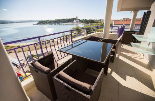 Villa Lavanda - family friendly, beachfront - Photo 3