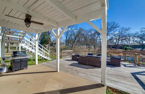 Lakeside Retreat Large Spacious Home with Game Room - Photo 32