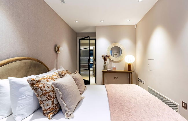 Pepys House: A Modern Touch of History - Photo 24