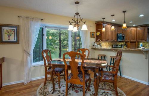 Connestee Lakefront Retreat · Lakefront Retreat in Connestee Fal - Foto 20