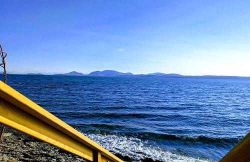 Spacious Waterfront Cottage with Private Beach and Deck, Near Acadia National Park in Hancock Point, Maine - Foto 18