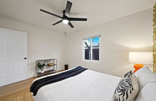 Explore North Park Chic 2br with Fire Pit Sleeps 6 - Foto 33