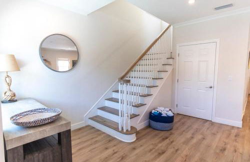 Family Beach House, 400ft to Beach, Parking, BBQ - Foto 6