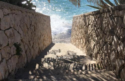 Luxury Seaside Villa with a classic Mediterranean Olive Garden, a fully equipped Professional Kitchen, Pool, Sauna, Padle Boards and Canoe - Miolin Beach House - Photo 29