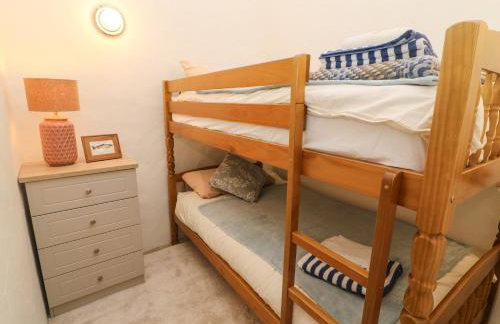 East House - Photo 22