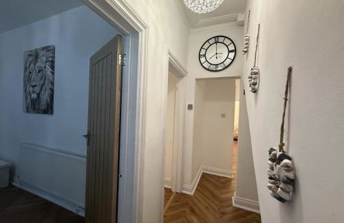 Southend Apartment With Parking, Private Garden and Beach Side Location - Foto 40