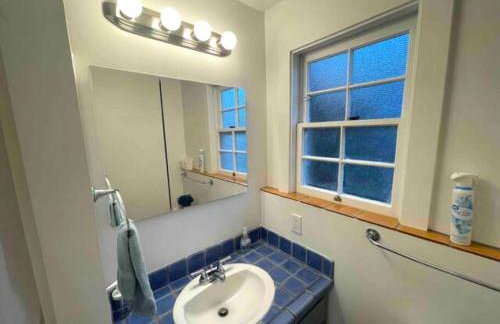 Front House 3 bedroom flat nice street, walk to BART, shops - Photo 16