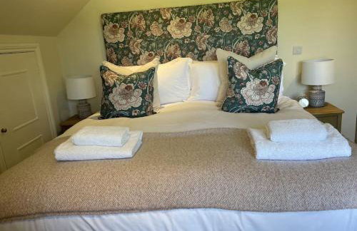 Holly Cottage, 2, Northbrook Park, Farnham-up to 6 adults - Photo 2