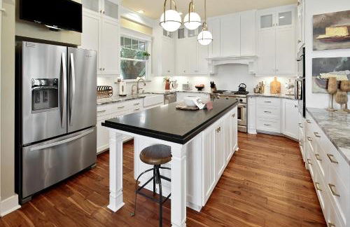 Luxury 5 BR 4 Bath, Hot Tub, Outdoor Kitchen, Across Street from Kyle Field! - Foto 34