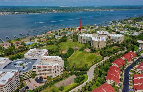 Large pool home and blocks away from the beach - Foto 17