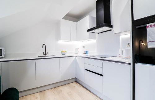 The Booker Retreat - Bright 1BR Top Floor Apt with Free Secure Underground Parking - Foto 6