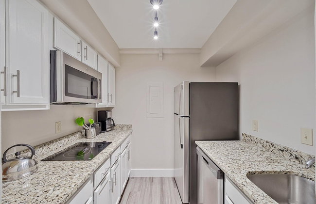 Global Luxury Suites at Georgetown - Photo 37